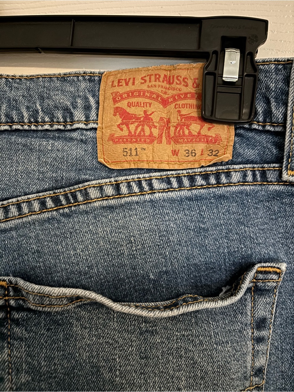 Levi's Slim Men's Jeans in Light Blue Denim with Tan Patch